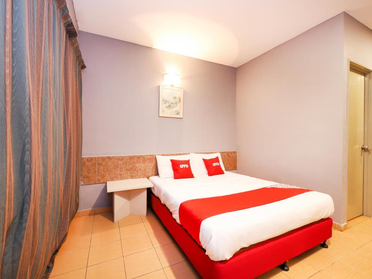Oyo 89676 Hotel 22 Серембан Екстер'єр фото