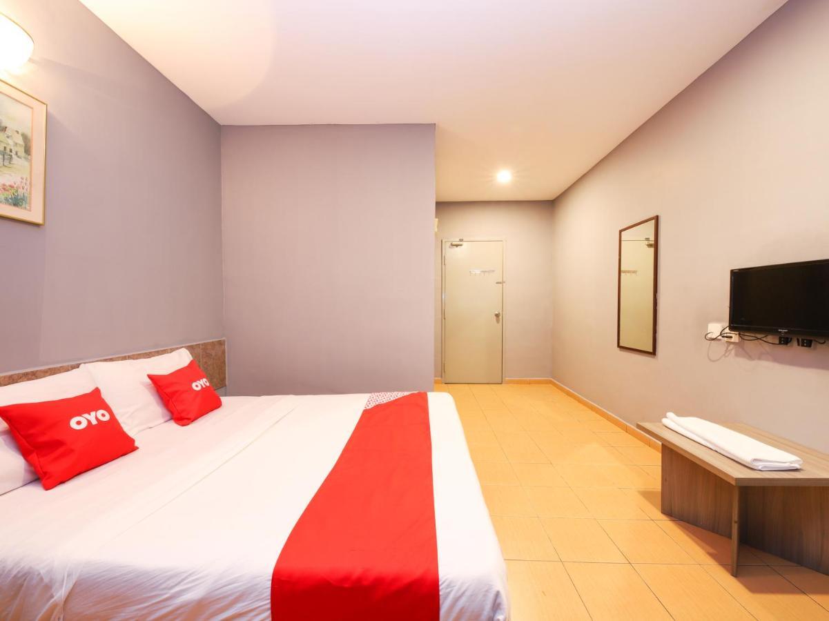 Oyo 89676 Hotel 22 Серембан Екстер'єр фото