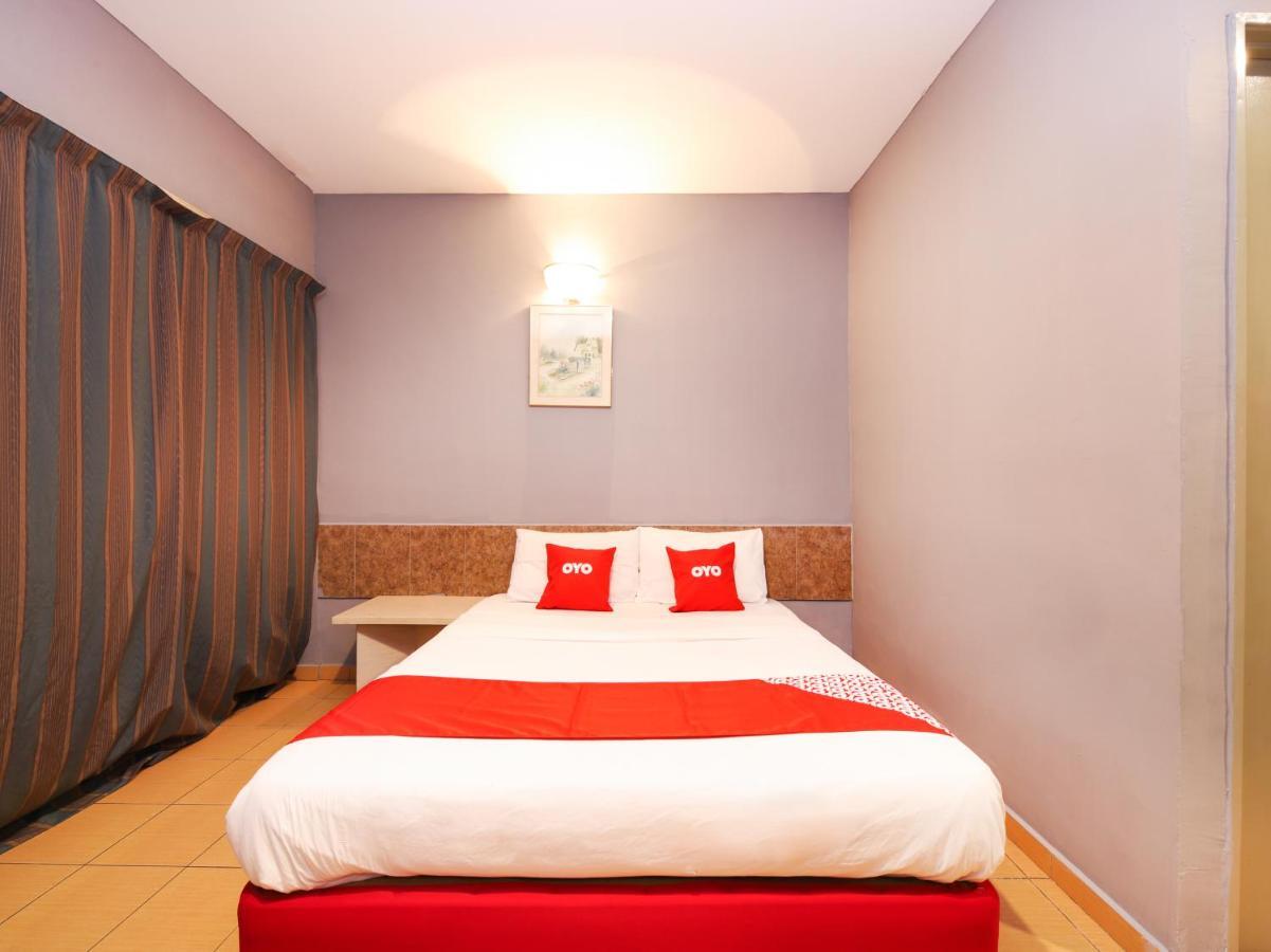 Oyo 89676 Hotel 22 Серембан Екстер'єр фото