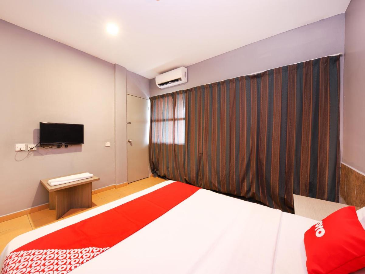 Oyo 89676 Hotel 22 Серембан Екстер'єр фото