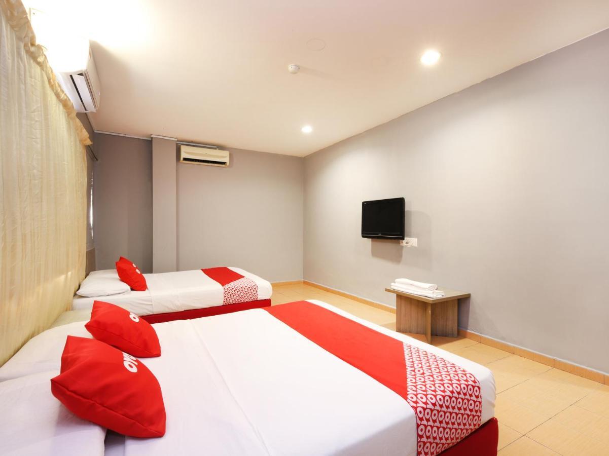Oyo 89676 Hotel 22 Серембан Екстер'єр фото